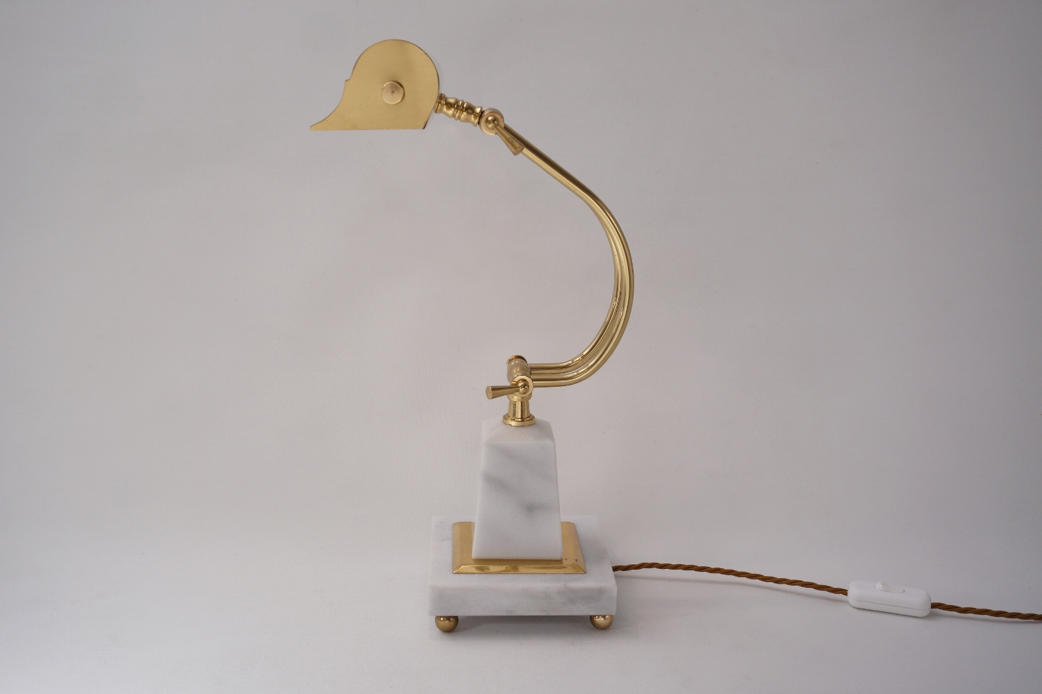 Classic banker's lamp, Retro Table lamp Made of Metal in Polished